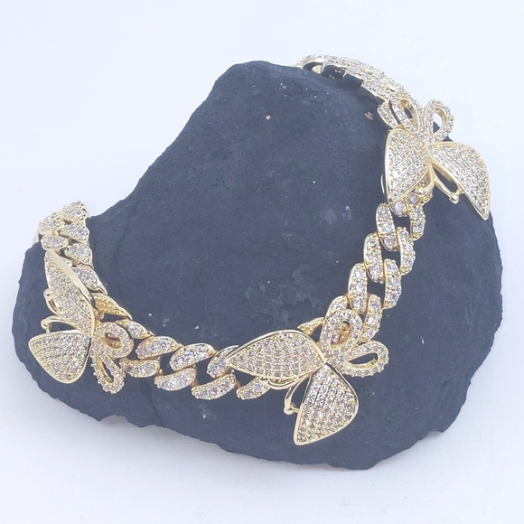 7" x 10mm Gold Butterfly Bracelet - Picture 2 of 8